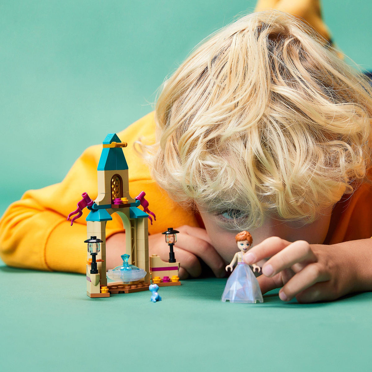 Building Toy with Mini Doll E774976